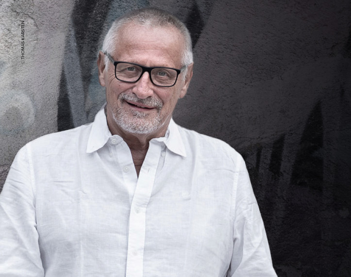 <p>One grand piano.<br>Two artists. 150 guests.</p>